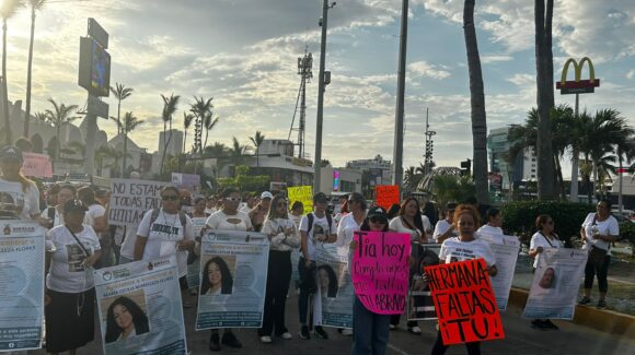 ‘Nos falta Cecilia’, ciudadanos marchan en Mazatlán para exigir la aparición de jóvenes desaparecidas y de desaparecidos