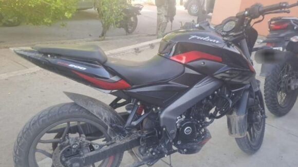 Asegura personal de Marina motocicleta robada y drogas en Mazatlán