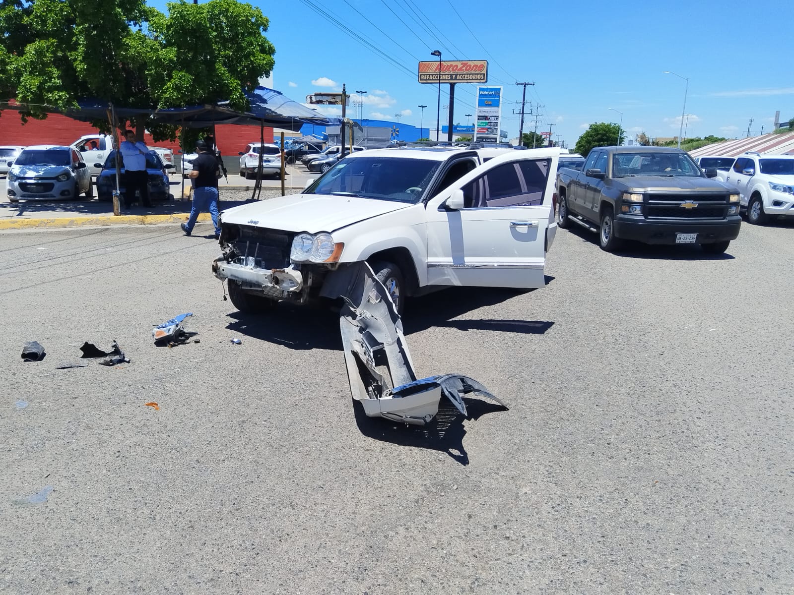 marina chocan en guasave y esposan y agreden a periodistas