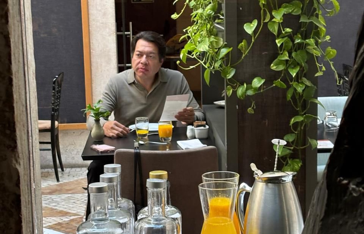 Mario Delgado en un restaurante de Portugal