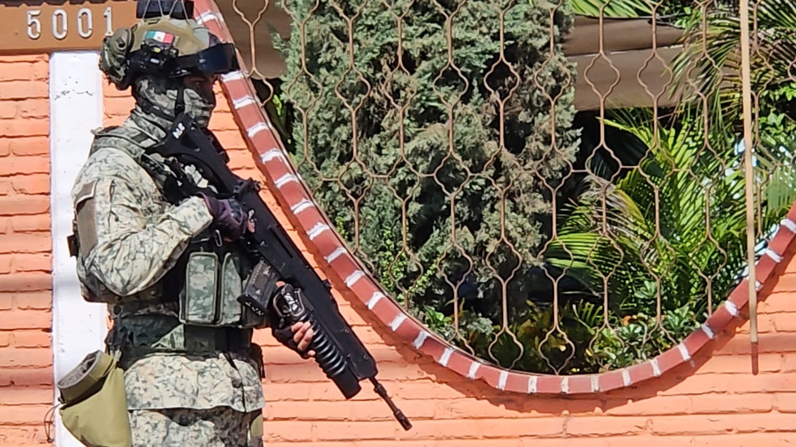 militares bloquean la calle obregón de culiacan