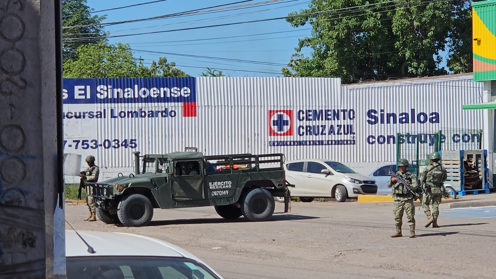 militares bloquean la obregón de culiacan ejercito