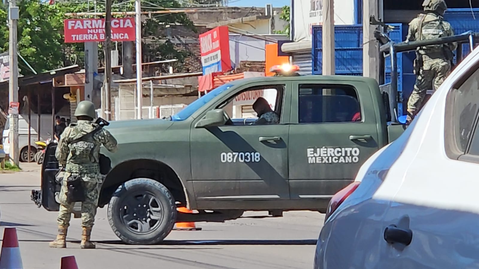 militares bloquean la obregón en culiacan