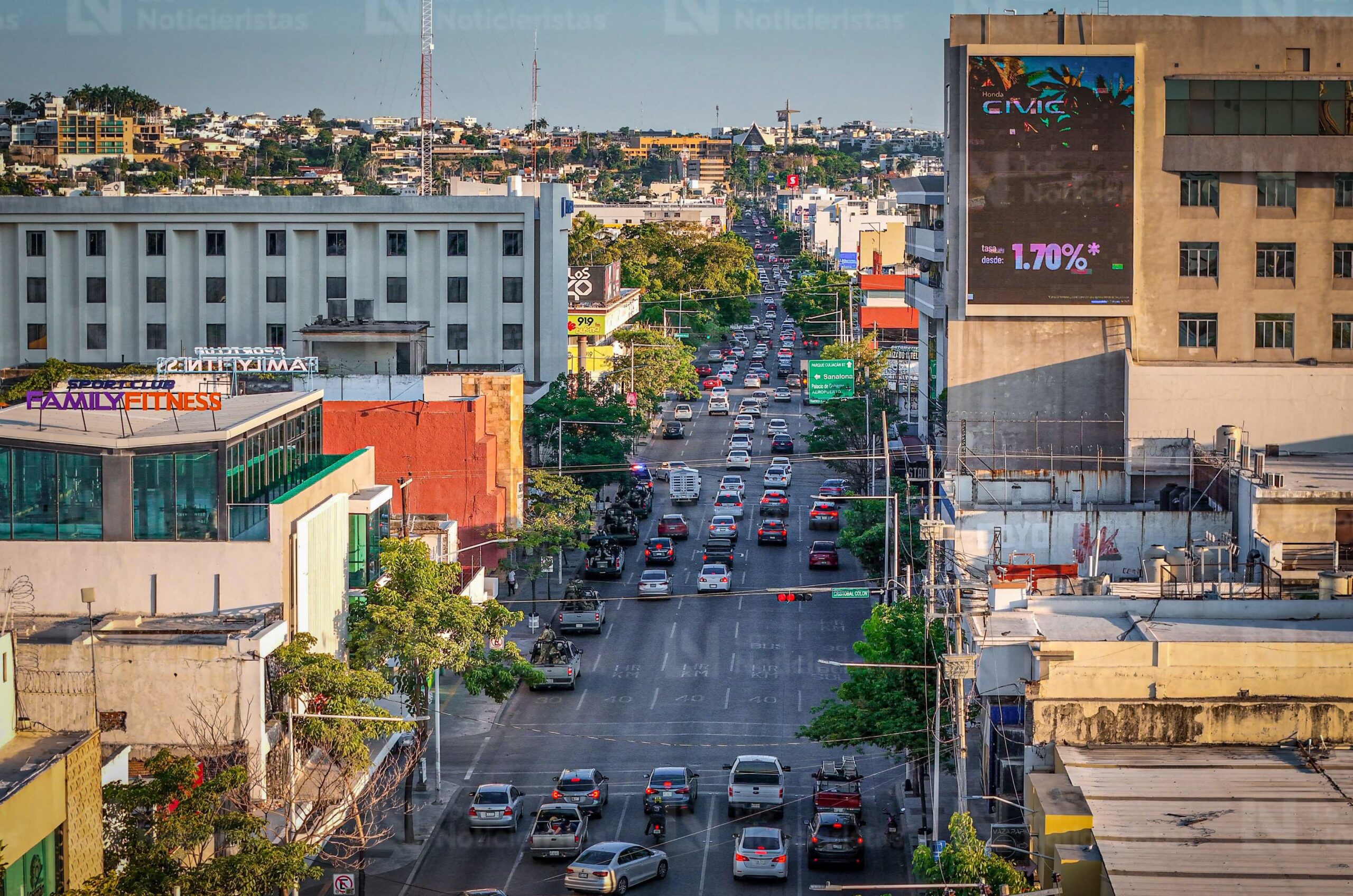 Autoridades de seguridad realizan operativo sobre la Álvaro Obregón, en Culiacán