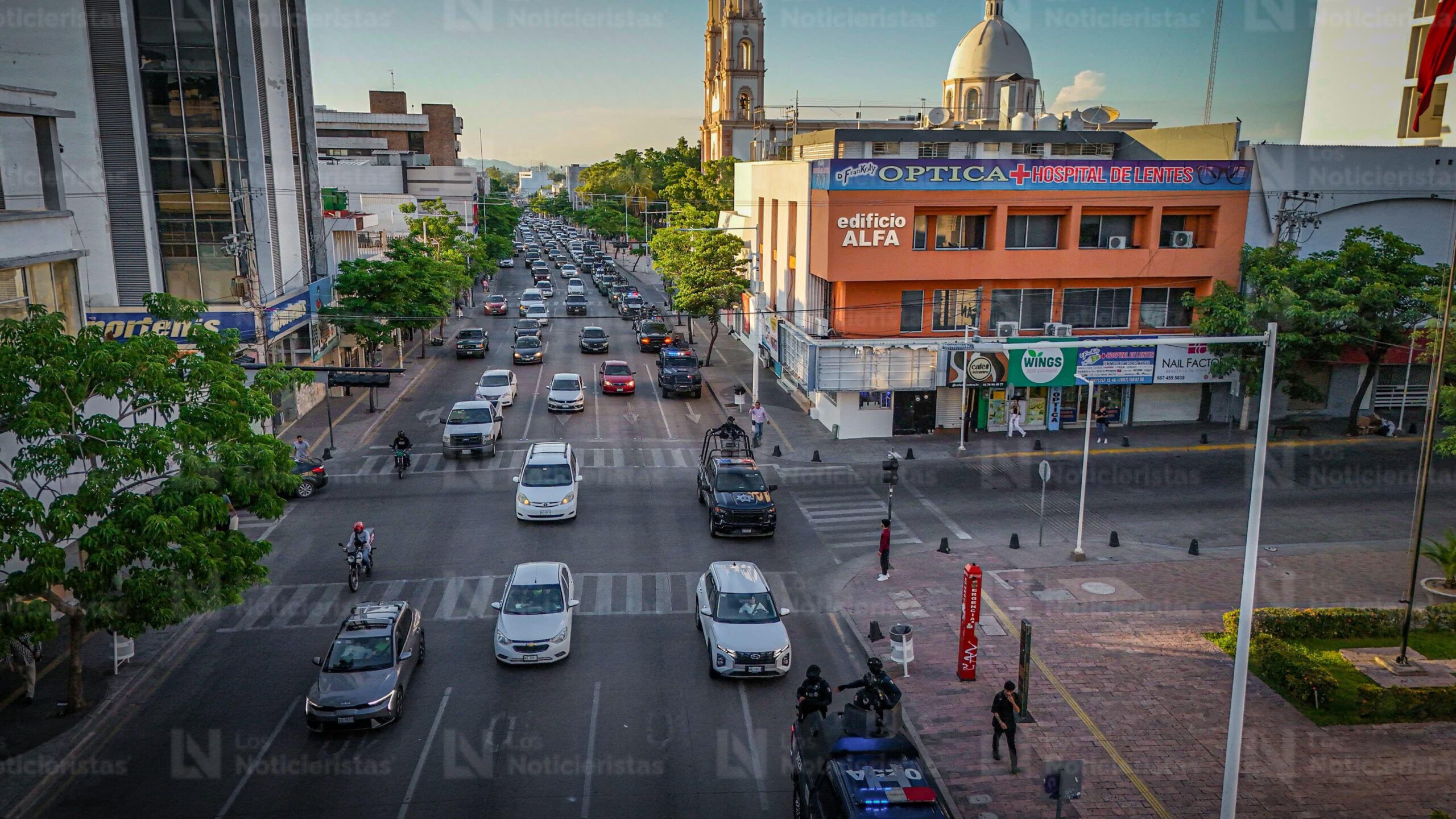 Autoridades de seguridad realizan operativo sobre la Álvaro Obregón, en Culiacán