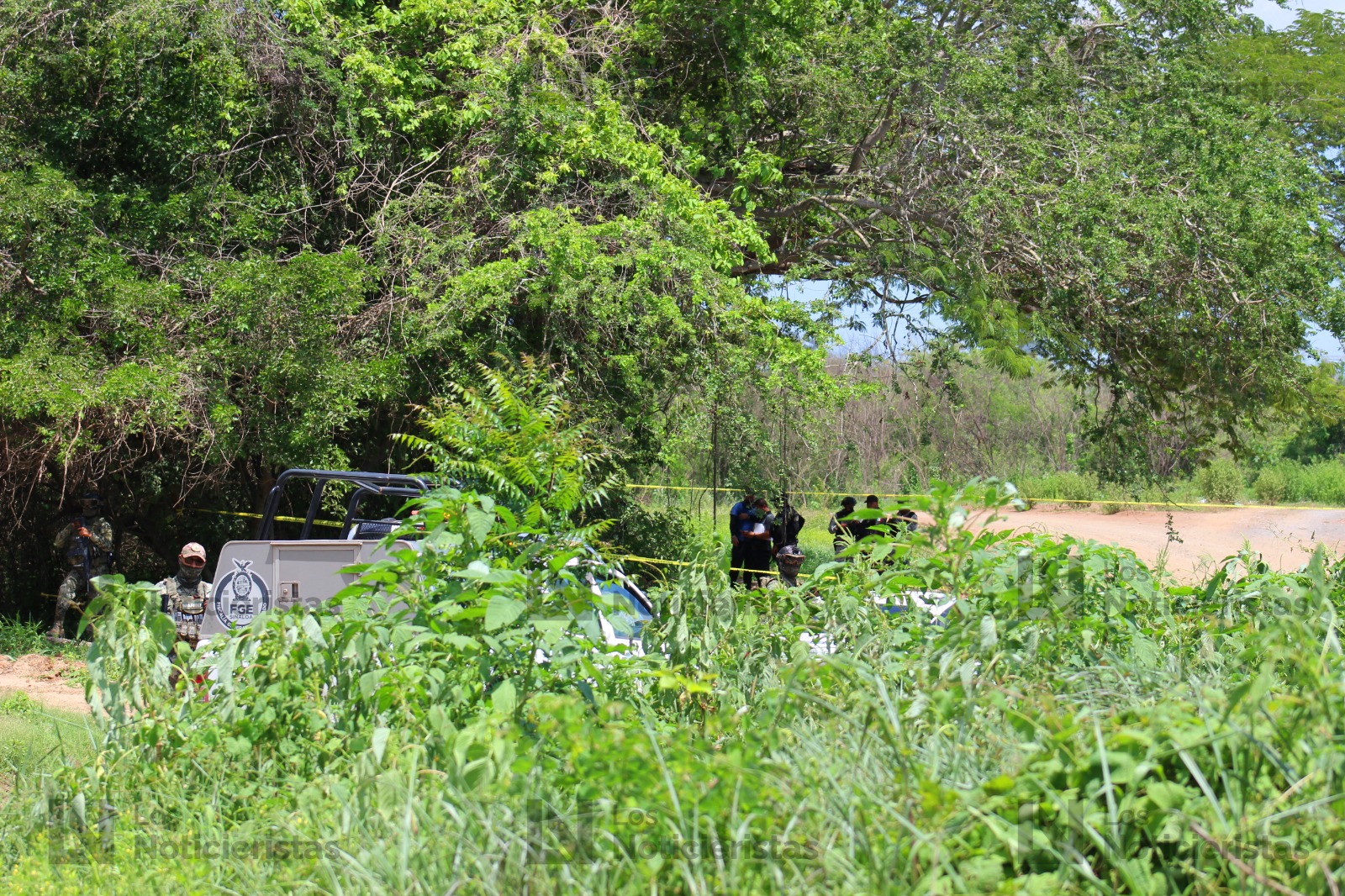 Ejercito, Guardia Nacional y Policía Estatal resguardan lugar hallazgo cuerpo sin vida
