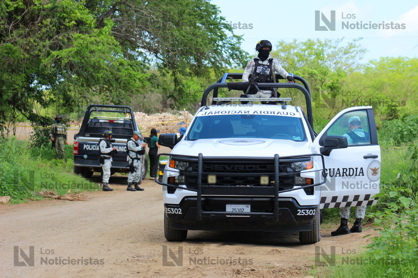 Ejercito, Guardia Nacional y Policía Estatal resguardan lugar hallazgo cuerpo sin vida