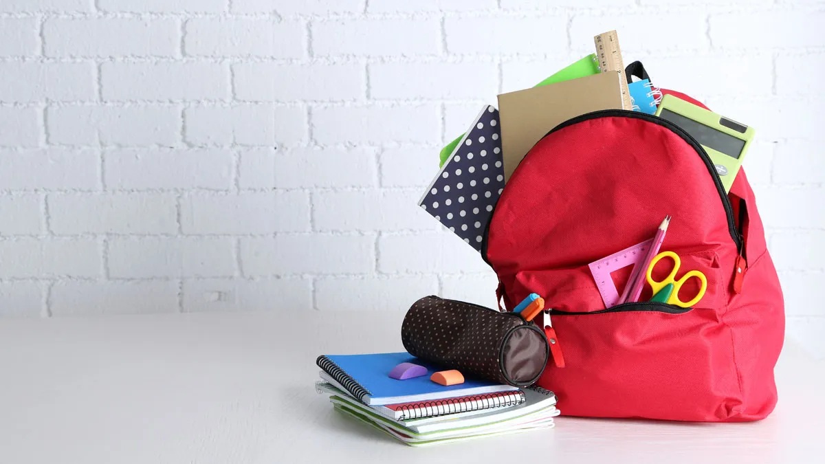 Mochila con útiles escolares
