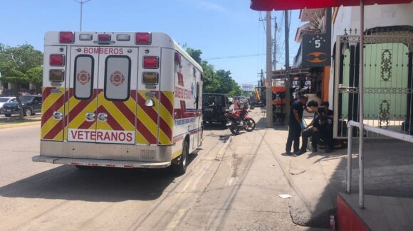 Motociclista derrapa y resulta lesionado en Mazatlán