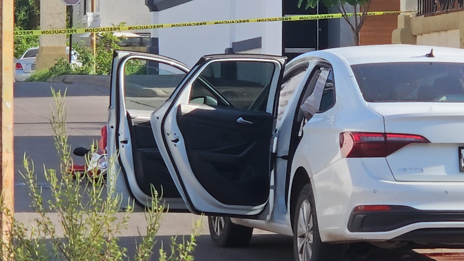 Motociclista muere embestido por auto con reporte de robo en el sector La Conquista, en Culiacán