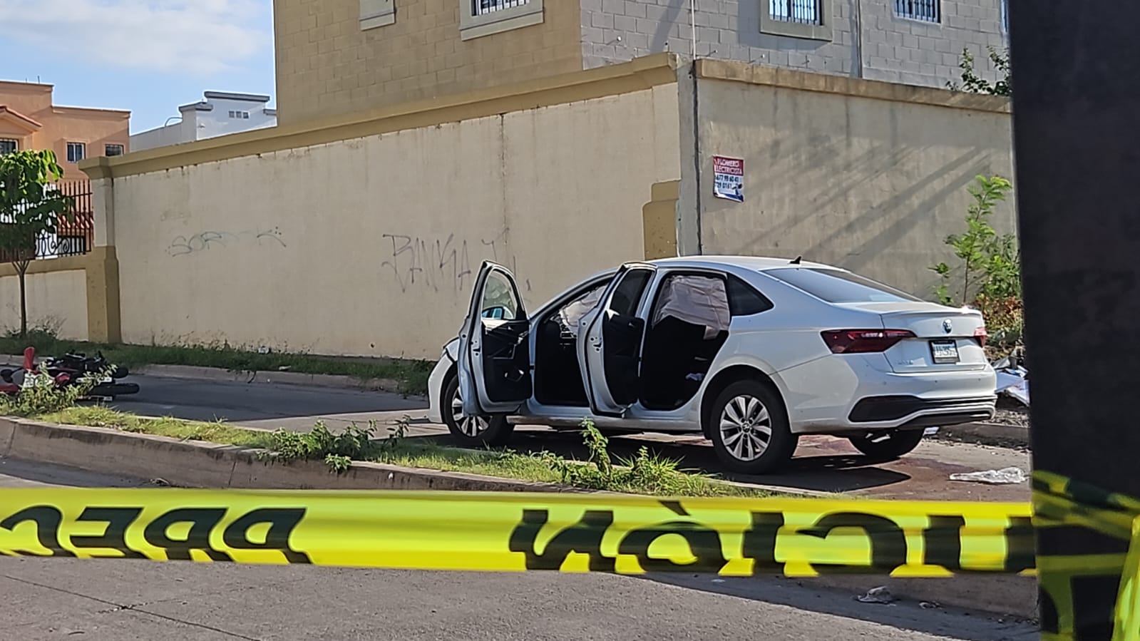 Motociclista muere embestido por auto con reporte de robo en el sector La Conquista, en Culiacán