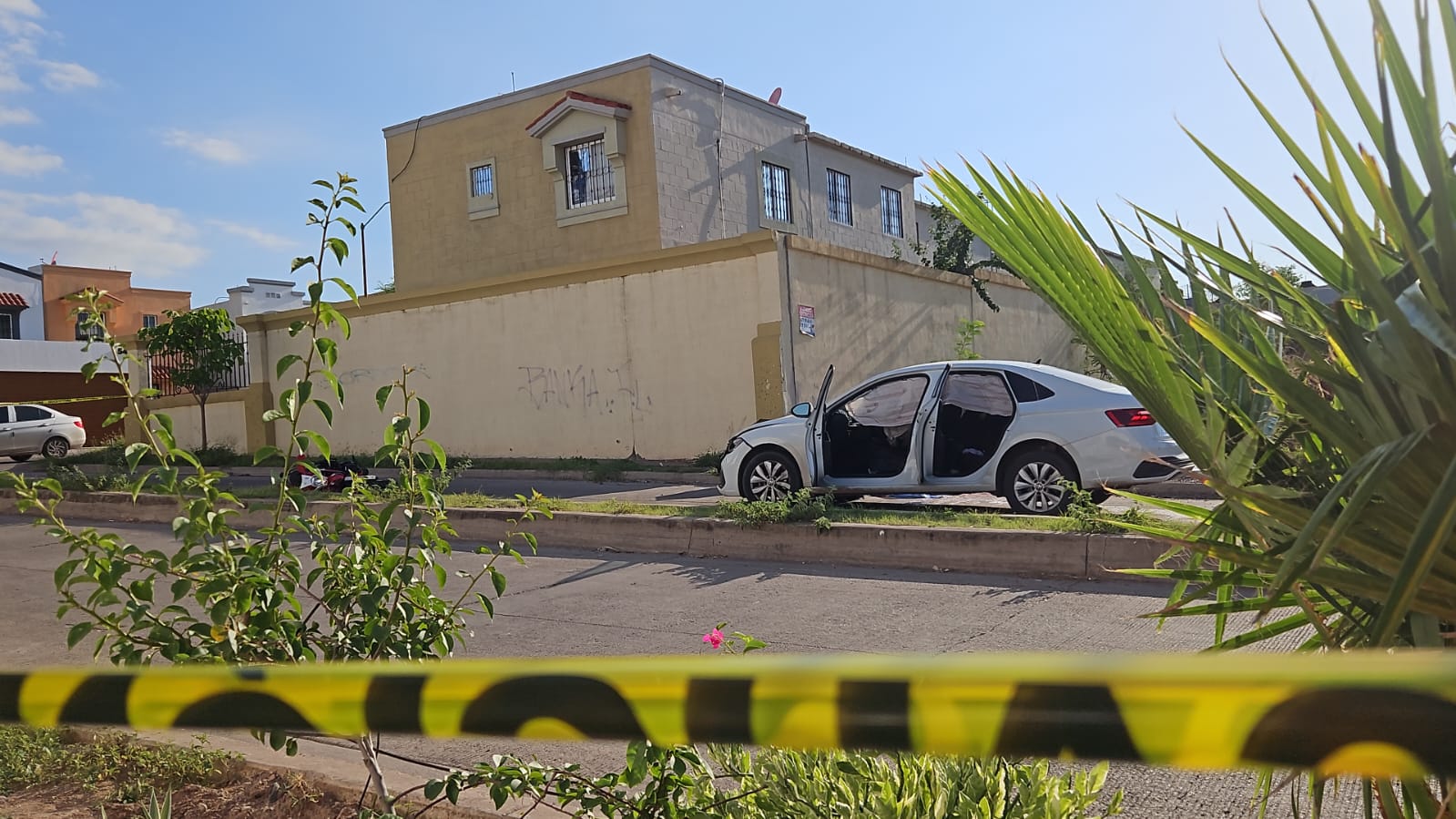 Motociclista muere embestido por auto con reporte de robo en el sector La Conquista, en Culiacán