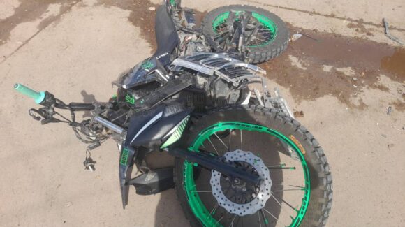 Motociclista ingresa al hospital tras sufrir accidente en Los Mochis