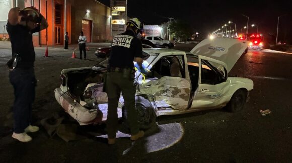Hombre muere atropellado por uno de dos vehículos que chocaron sobre La Costerita, en Culiacán