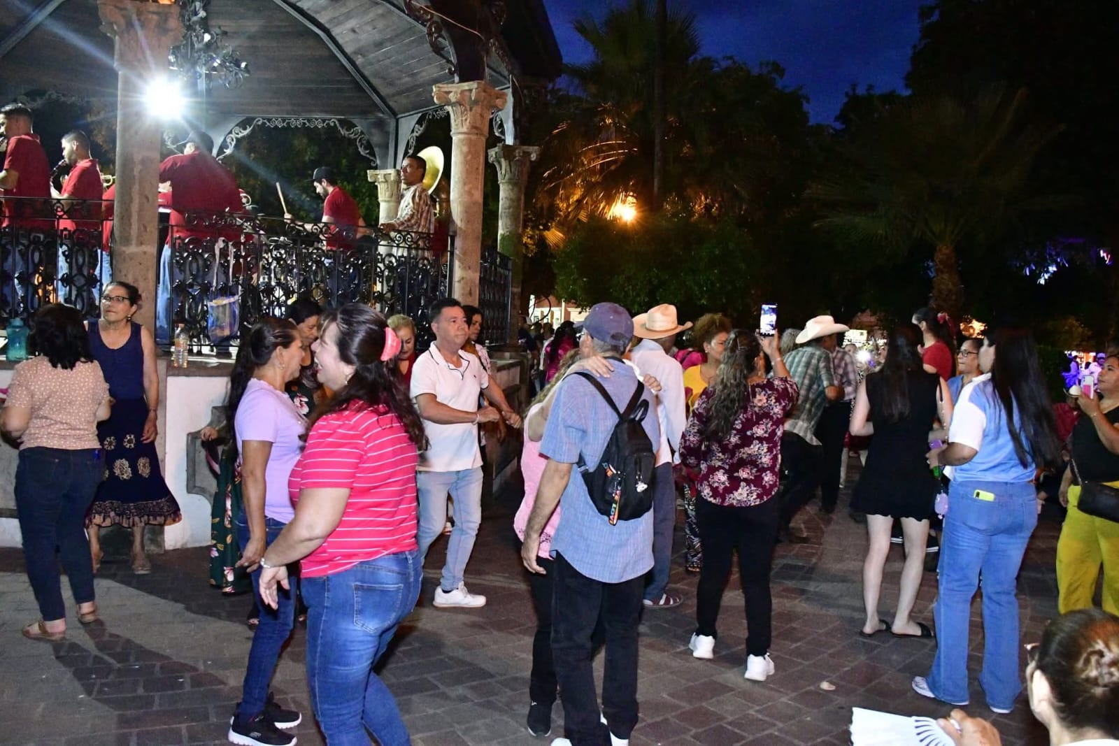 Programa cultural Viernes de Plaza en el Pueblo Mágico de Mocorito
