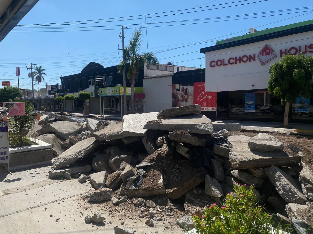 Hasta en 70% han caído las ventas en negocios de la calle Cuauhtémoc en Guasave por reparaciones; esperan que esta sea 'la buena'