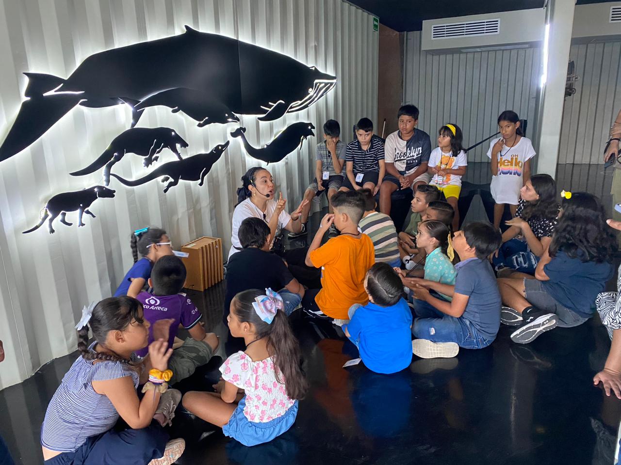 Niños de Casa Hogar Mazatlán visitan el Museo Nacional de la Ballena