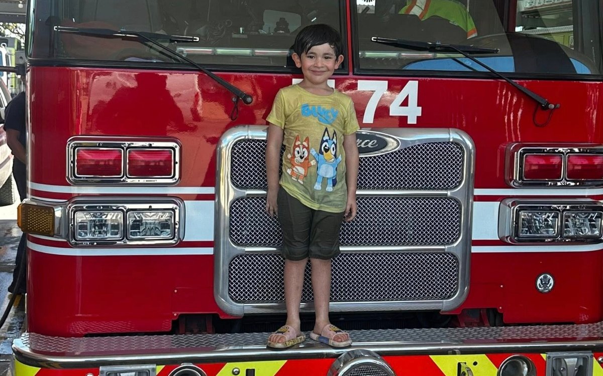 nolan festejado por bomberos mazatlan