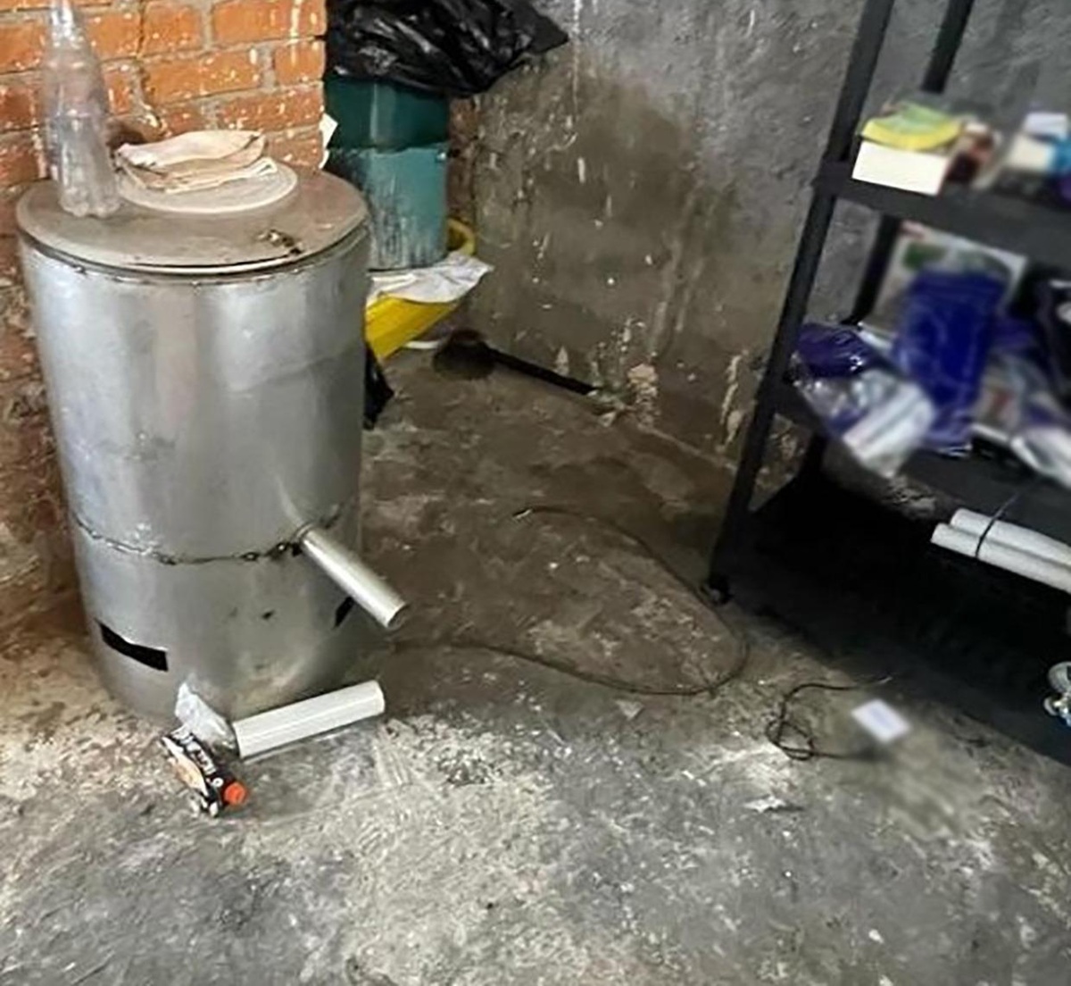 Objetos de narcolaboratorio asegurados en Michoacán