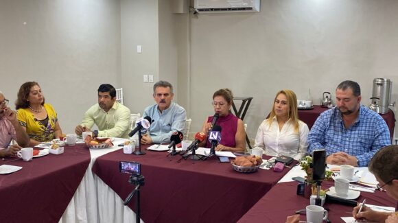 Olegaria Carrazco presenta primer informe de trabajo como diputada federal