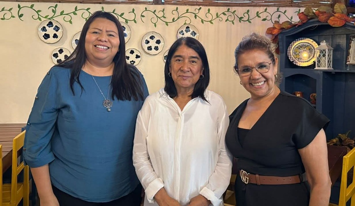 Diputadas federales Yadira Marcos y Olegaria Carrazco con la subdelegada médica del Issste en Sinaloa, Miroslava Sánchez