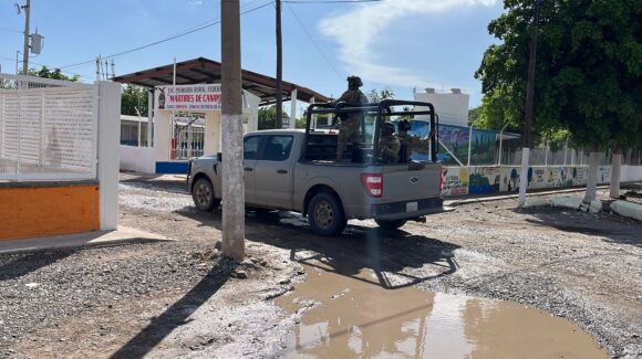 Sitia la Marina tres casas en operativo en Guasave; habría un detenido