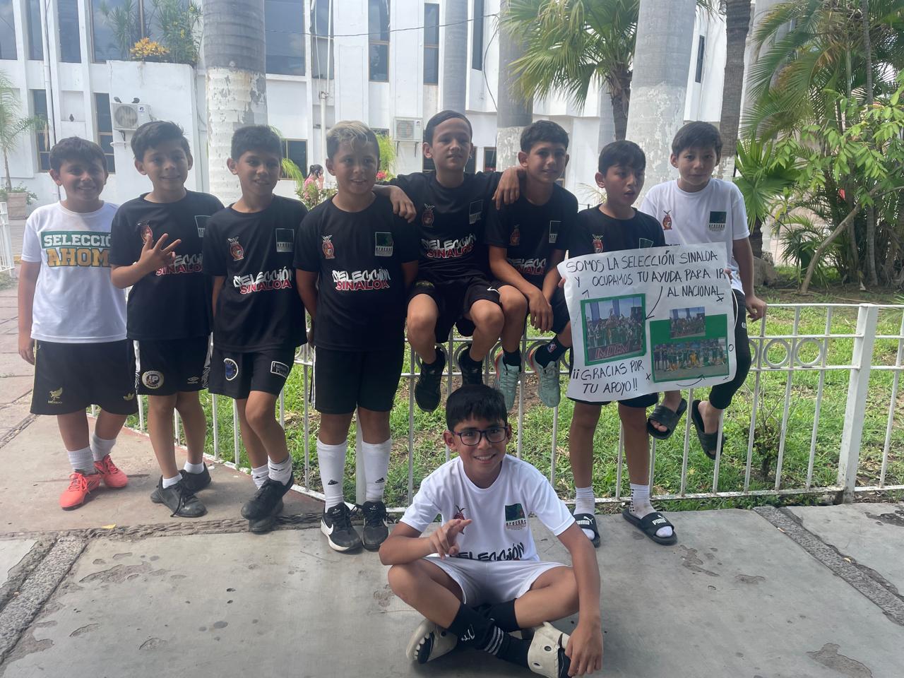 Niños y padres de la selección “Osos 2015” se manifiestan en Palacio Municipal de Ahome en busca de apoyo para asistir al Nacional en Mérida