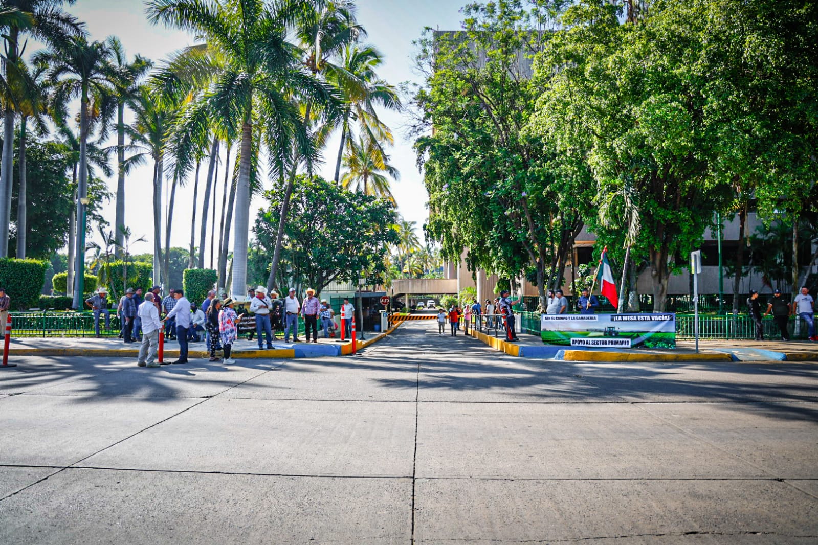 palacio de gobierno tomado por productores