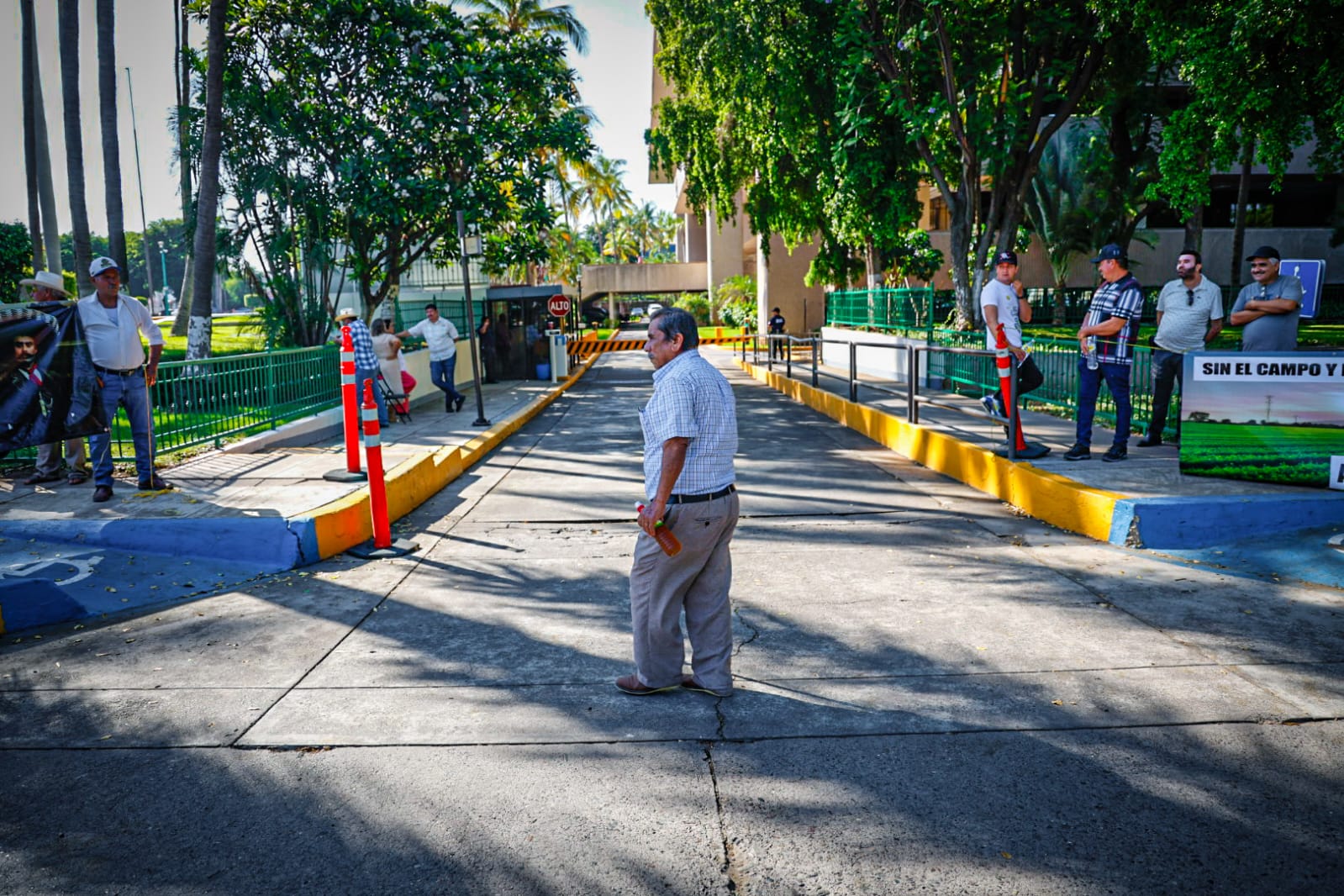 palacio en culiacan es tomado por productores