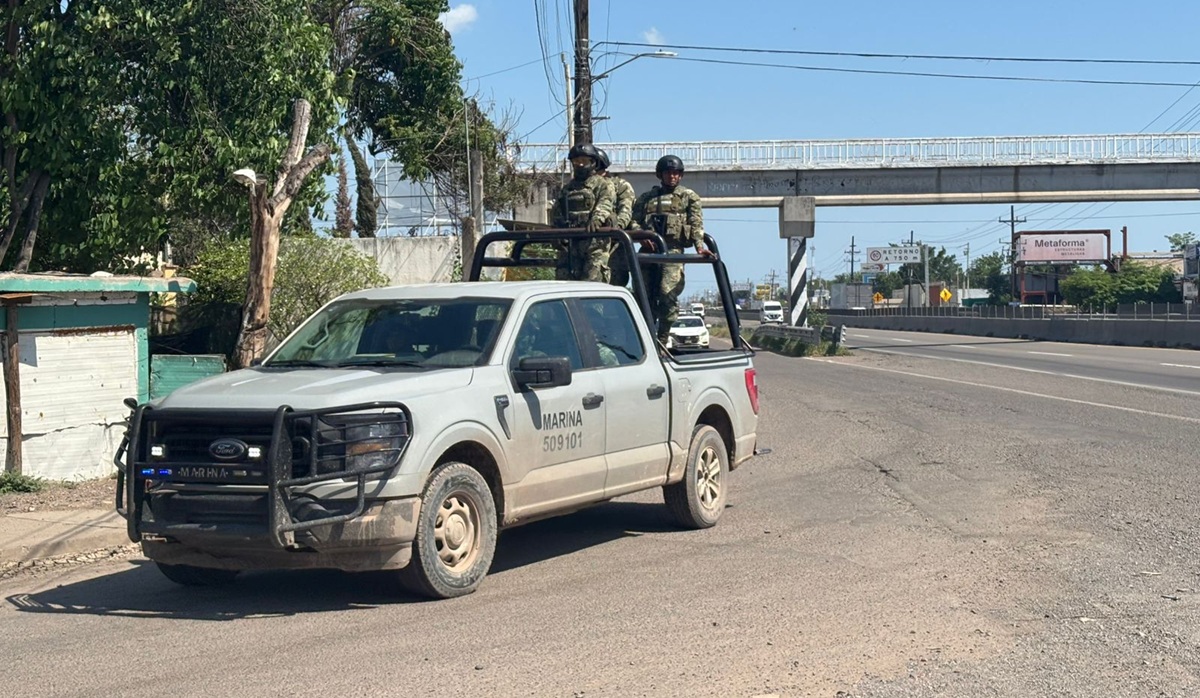 Patrulla de la Marina en El Diez, en Culiacán