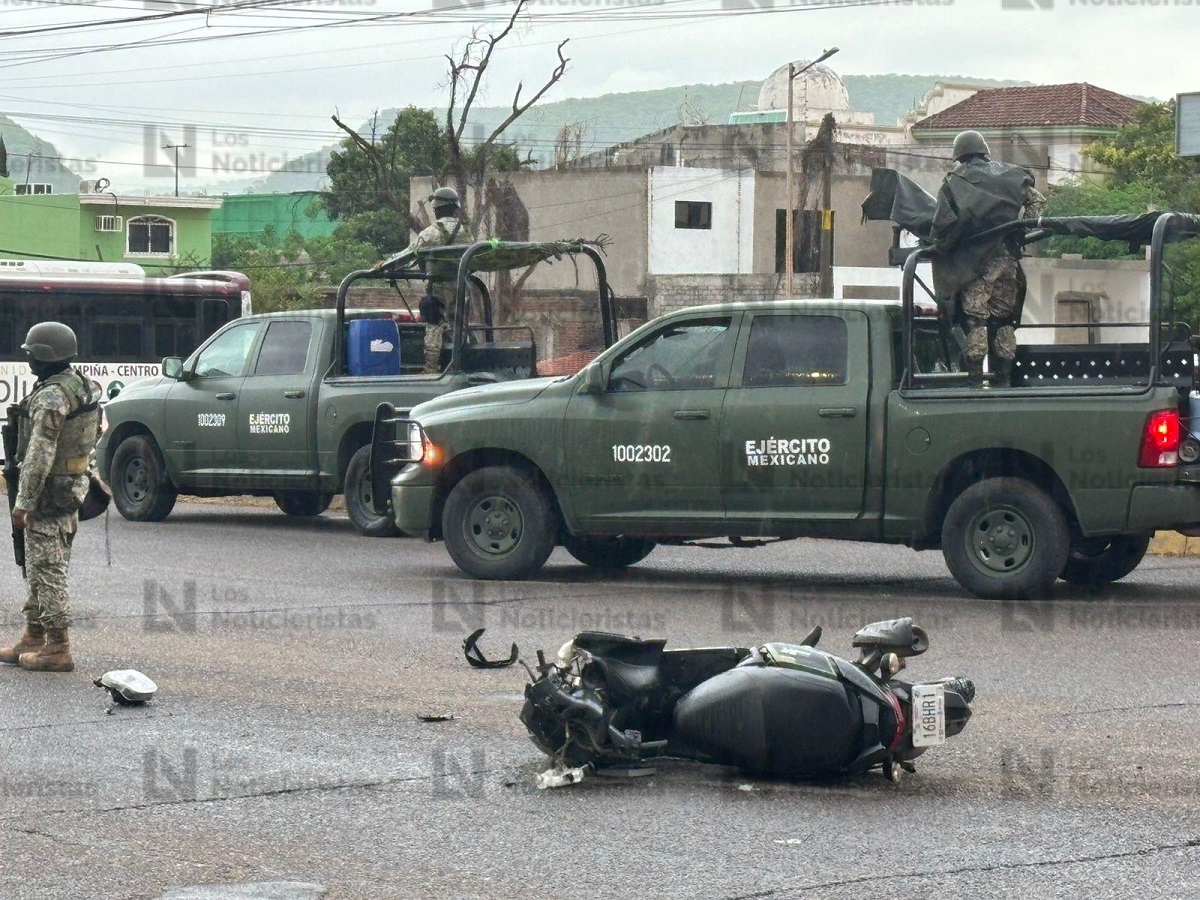 Militares cierran el bulevar Francisco I Madero en sentido hacia Sanalona luego de que se registró una persecución a balazos