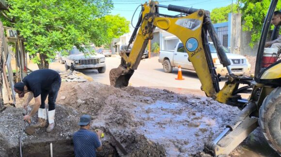 Japasa intensifica reparaciones de fugas para evitar desperdicio de agua y riesgos sanitarios en Salvador Alvarado