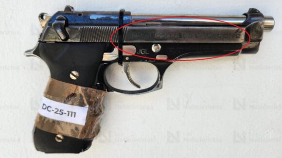 “No te conviene la opción 2”, la leyenda en una pistola grabada con JGL en destrucción de armas de Sinaloa