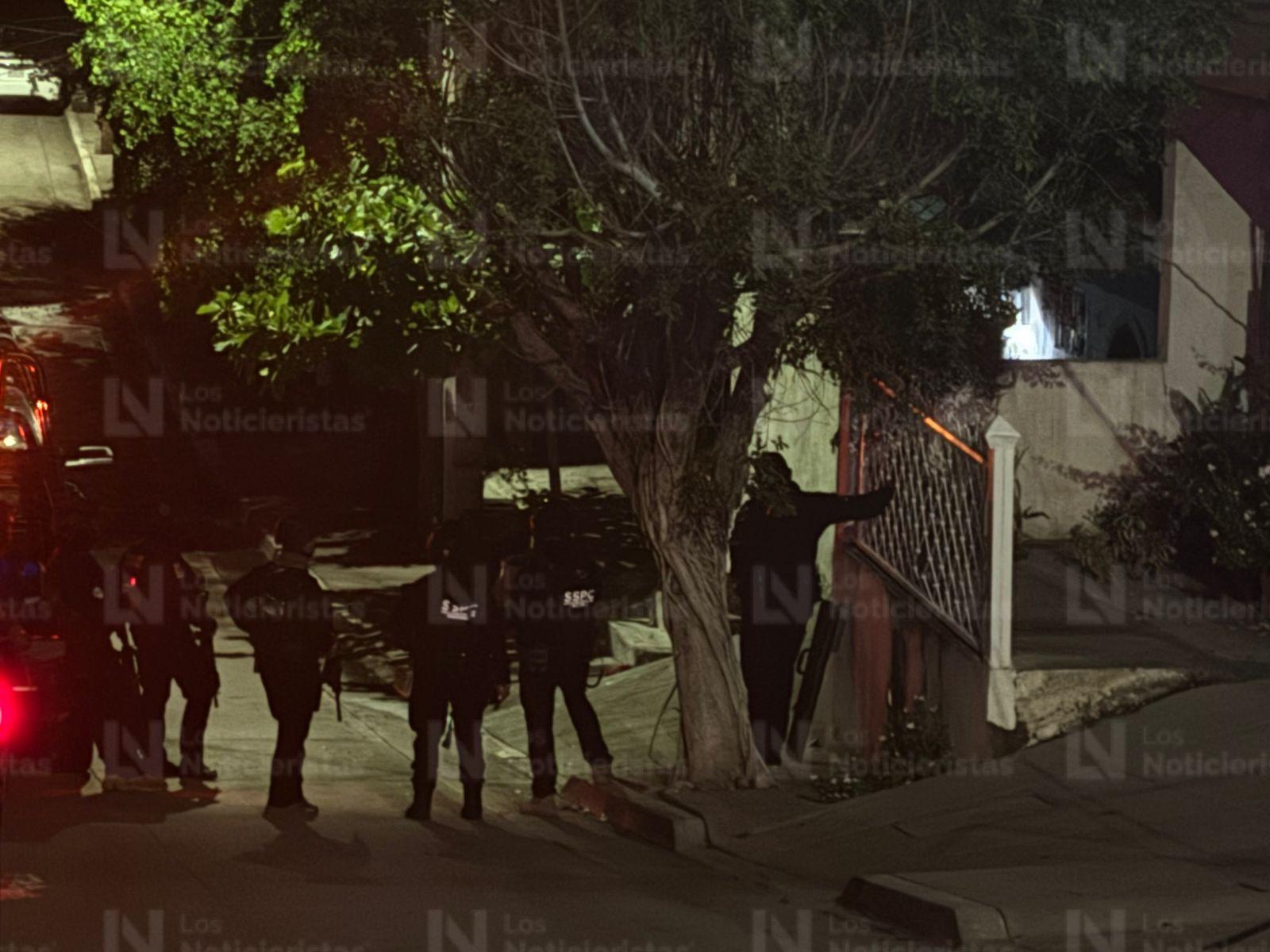 Policía estatal resulta herida luego de que se accionara un arma por accidente