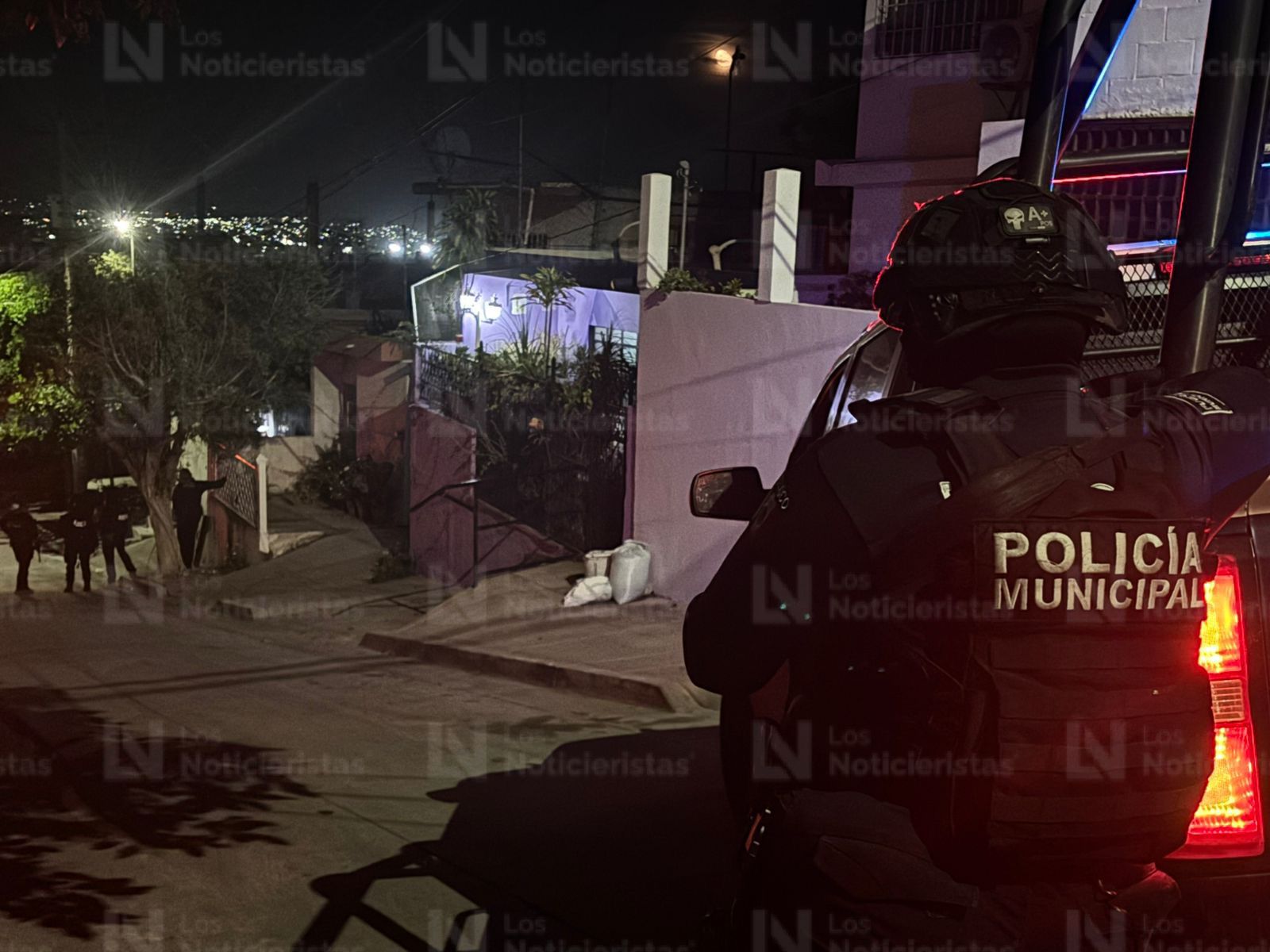 Policía estatal resulta herida luego de que se accionara un arma por accidente