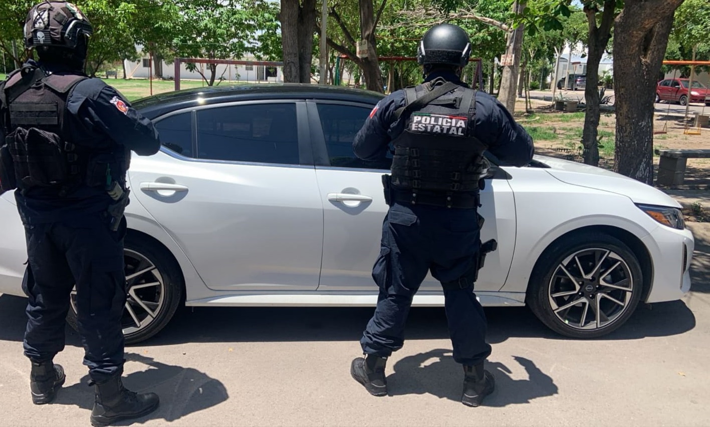 Policías estatales recuperan vehículo robado en Culiacán