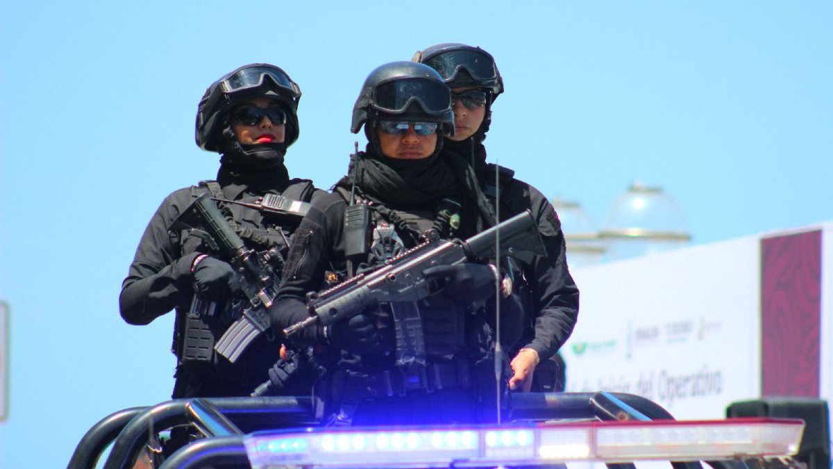 policías en patrulla