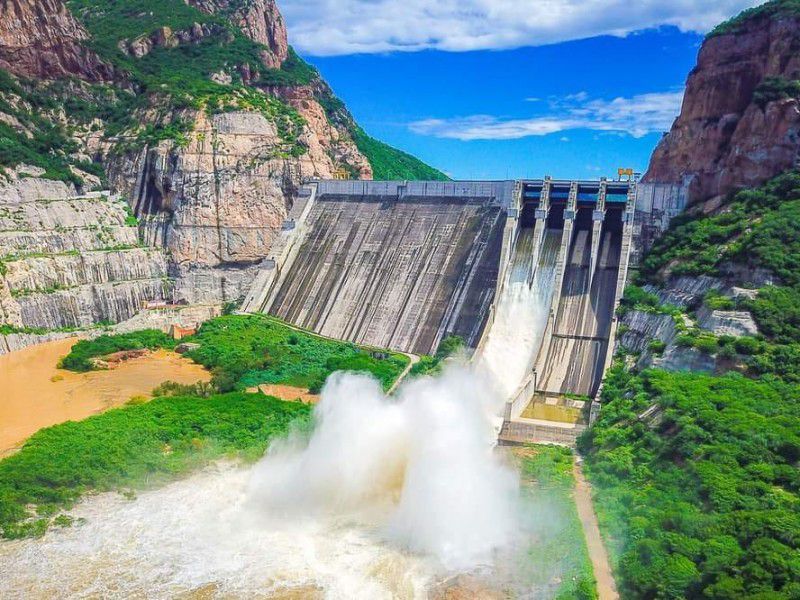 Presa Huites desfogada