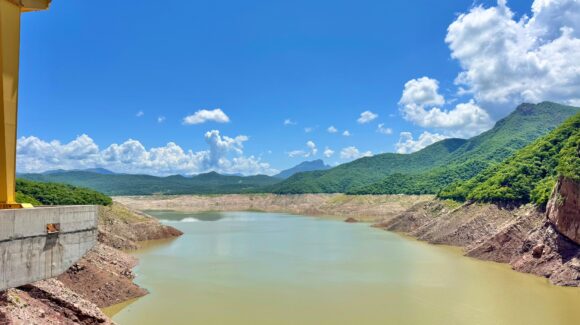 La presa “Huites” “se dispara” en aportaciones tras lluvias; embalses alcanzan 29.3%