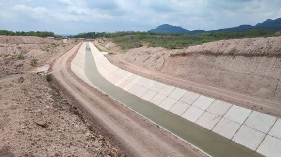 Ejidatarios de Escuinapa, Sinaloa demanda el pago de los daños causados a sus tierras con canales de riego de la Santa María