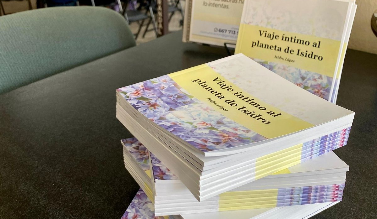 Presentan el libro 'Viaje íntimo al planeta de Isidro', en Culiacán