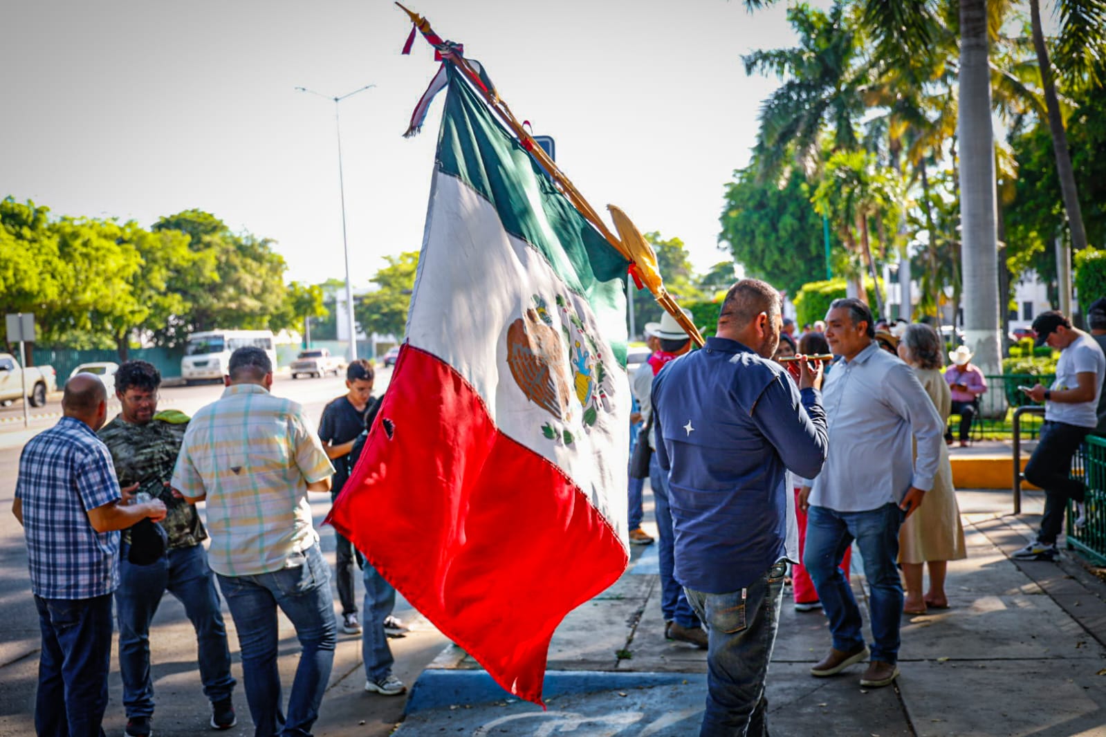 productores toman palacio de gobierno en culiacan bandera