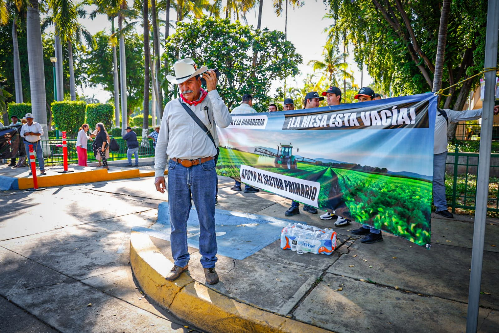 productores toman palacio de gobierno en culiacan sin