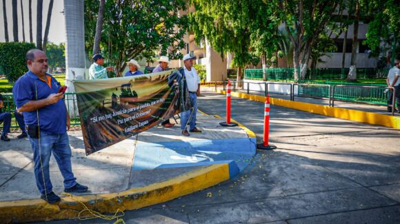 Se reunirán este mediodía productores y funcionarios para gestionar liberación del Palacio de Gobierno