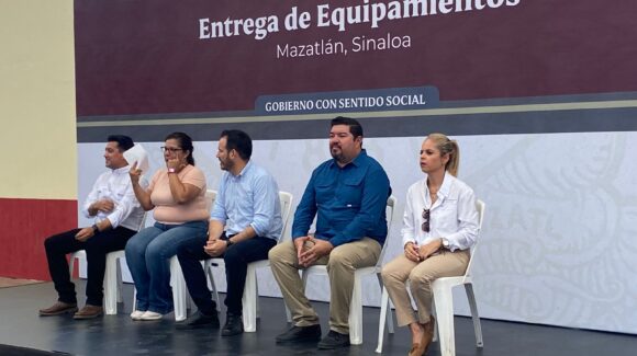 Un total de 113 microempresarios en Mazatlán reciben equipamiento con el programa “Equípate”