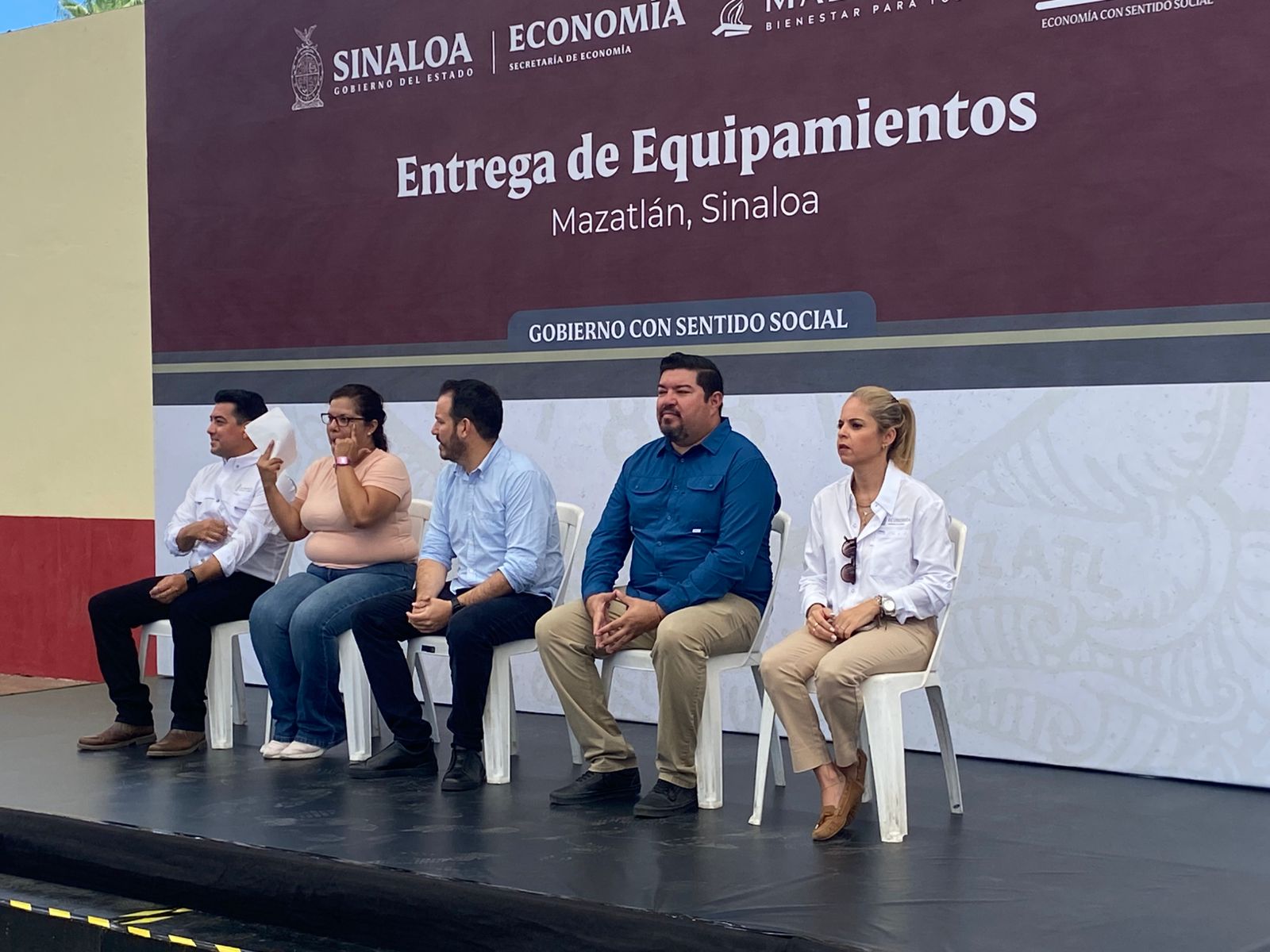 Un total de 113 microempresarios en Mazatlán reciben equipamiento con el programa “Equípate"