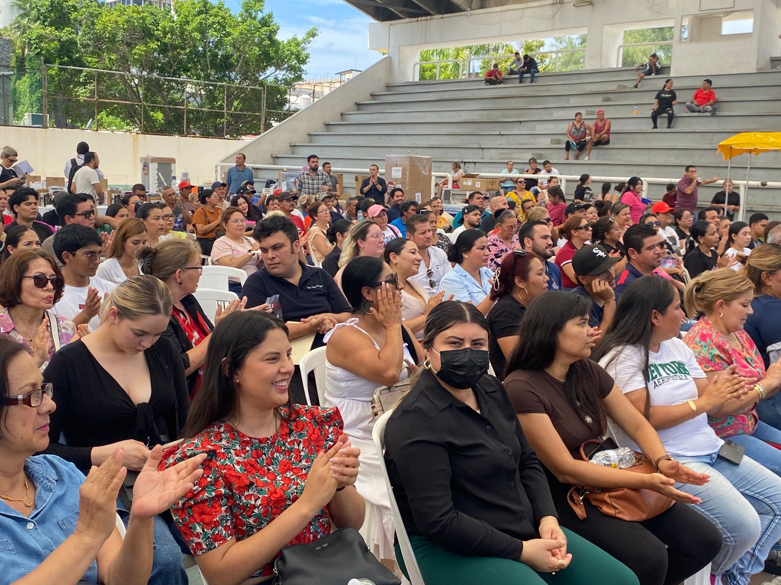 Un total de 113 microempresarios en Mazatlán reciben equipamiento con el programa “Equípate"