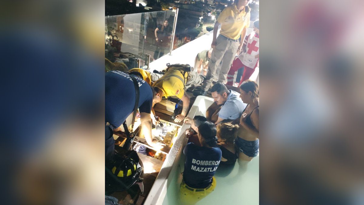 protección civil rescata niño con mano atrapada en jacuzzi
