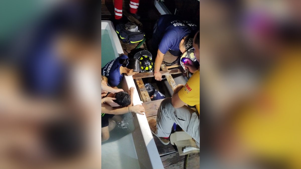 protección civil rescata niño con mano atrapada en jacuzzi
