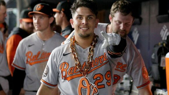 El sonorense Ramón Urías es cambiado a los Astros de Houston